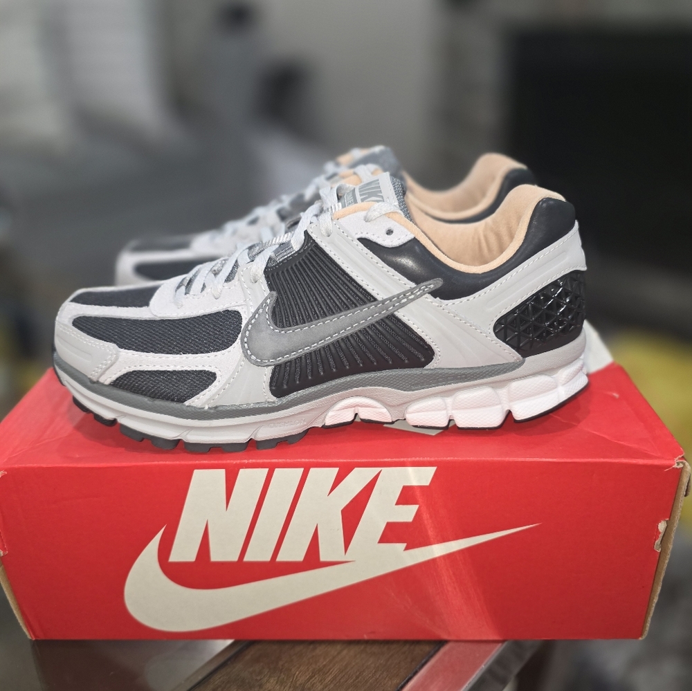 Nike Men's Zoom Vomero 5 Dark Smoke Grey Vachetta Shoes NWT